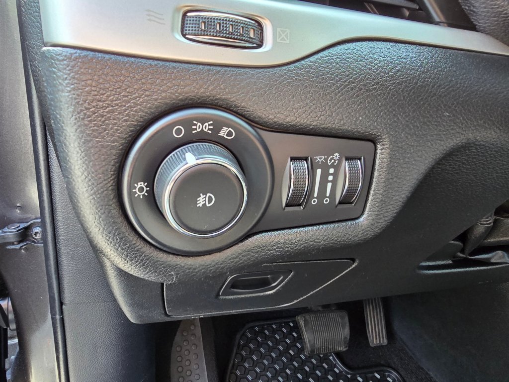 Used 2014 Jeep Cherokee Trailhawk AWD/4WD image 31