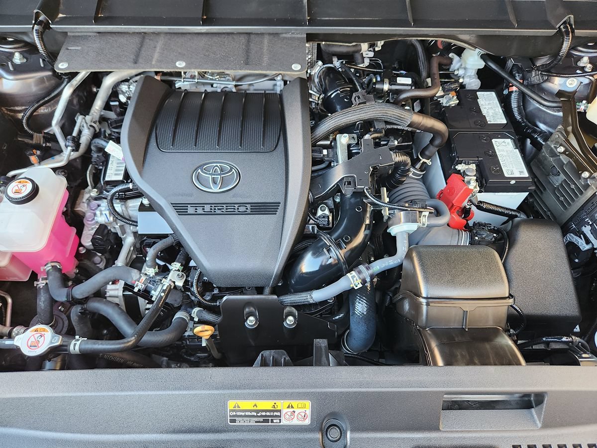 Used 2024 Toyota Highlander XLE FWD image 54