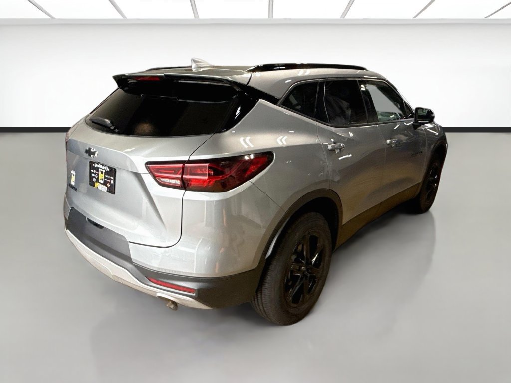Used 2023 Chevrolet Blazer LT w/ Midnight/Sport Edition FWD image 5
