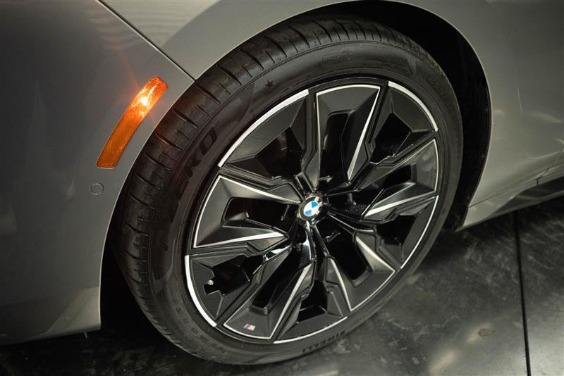 Used 2023 BMW 760i xDrive AWD/4WD image 4