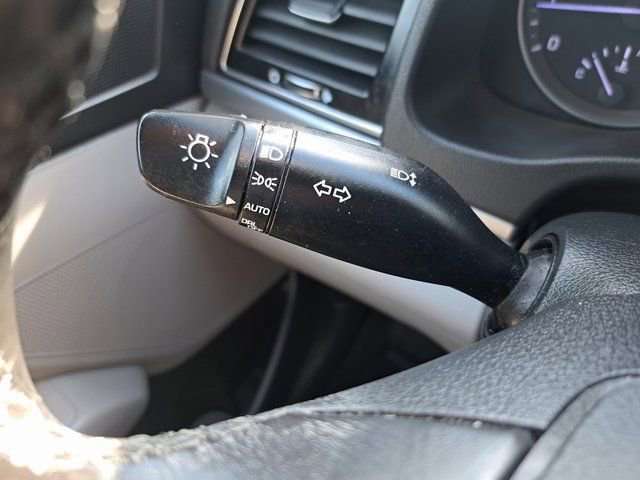 Used 2017 Hyundai Elantra Limited image 23