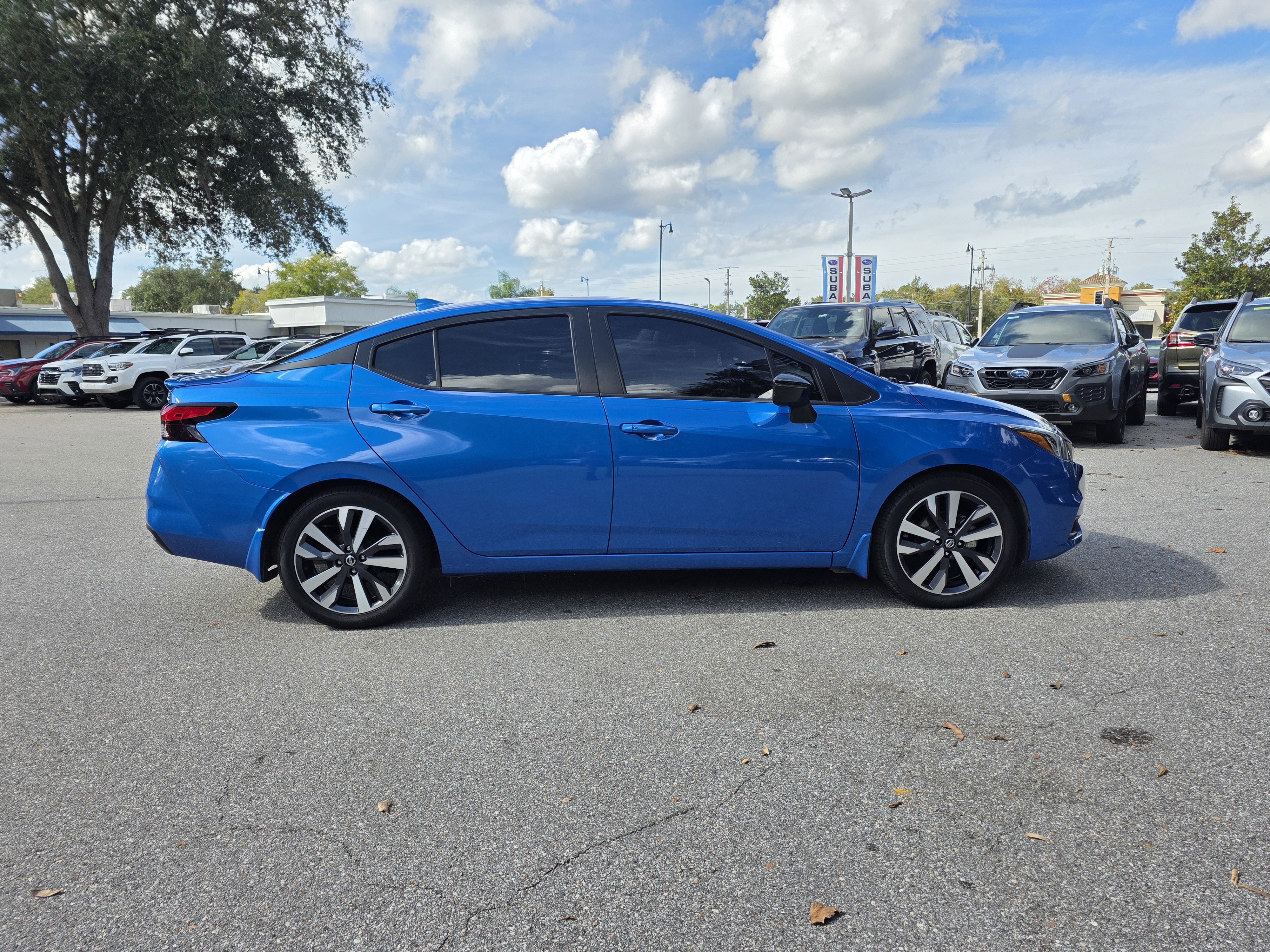 Used 2020 Nissan Versa SR w/ Convenience Package image 2