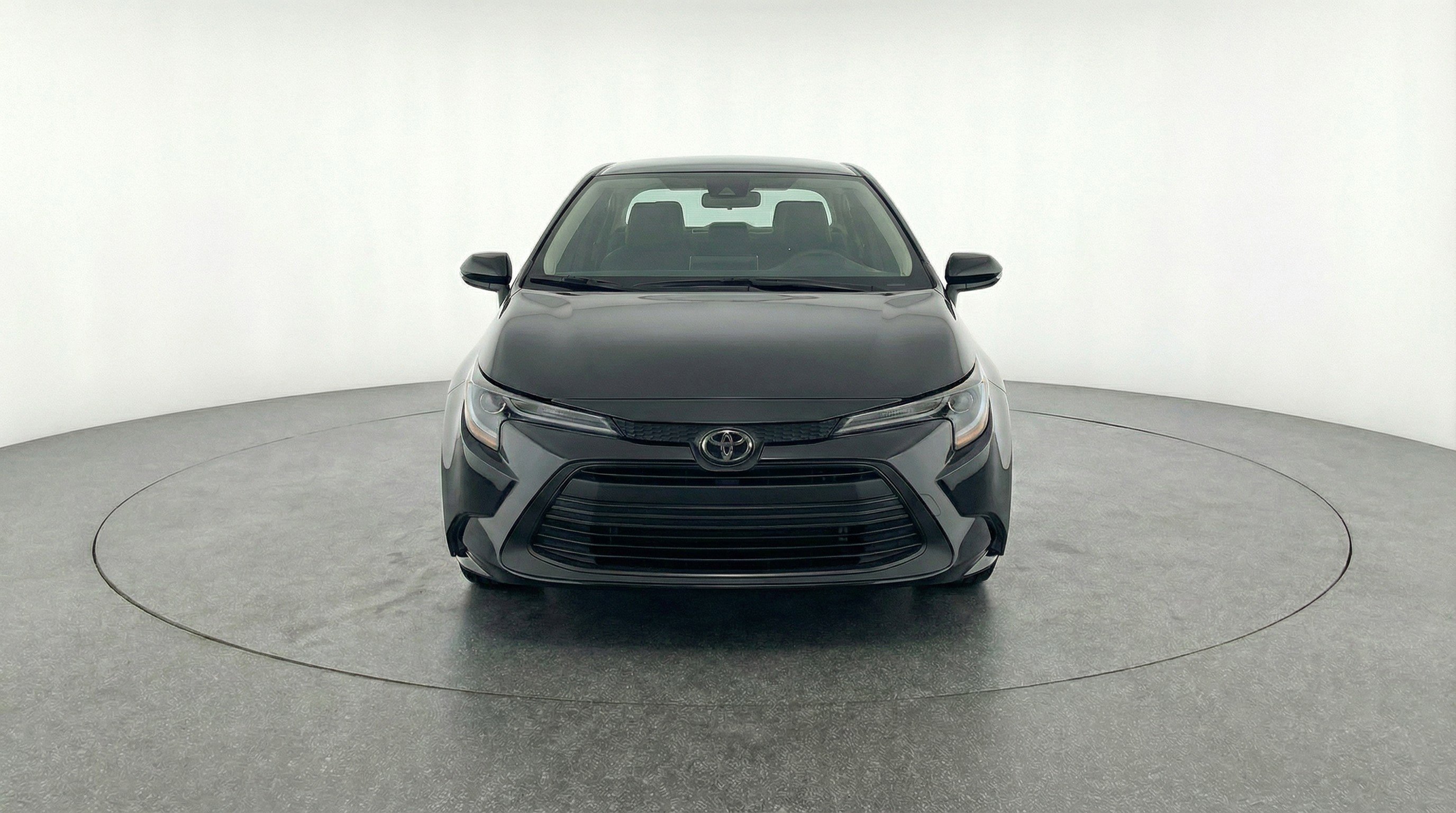 Used 2025 Toyota Corolla LE FWD image 2