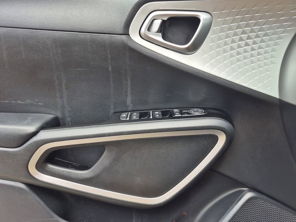 Used 2023 Kia Soul LX FWD image 8