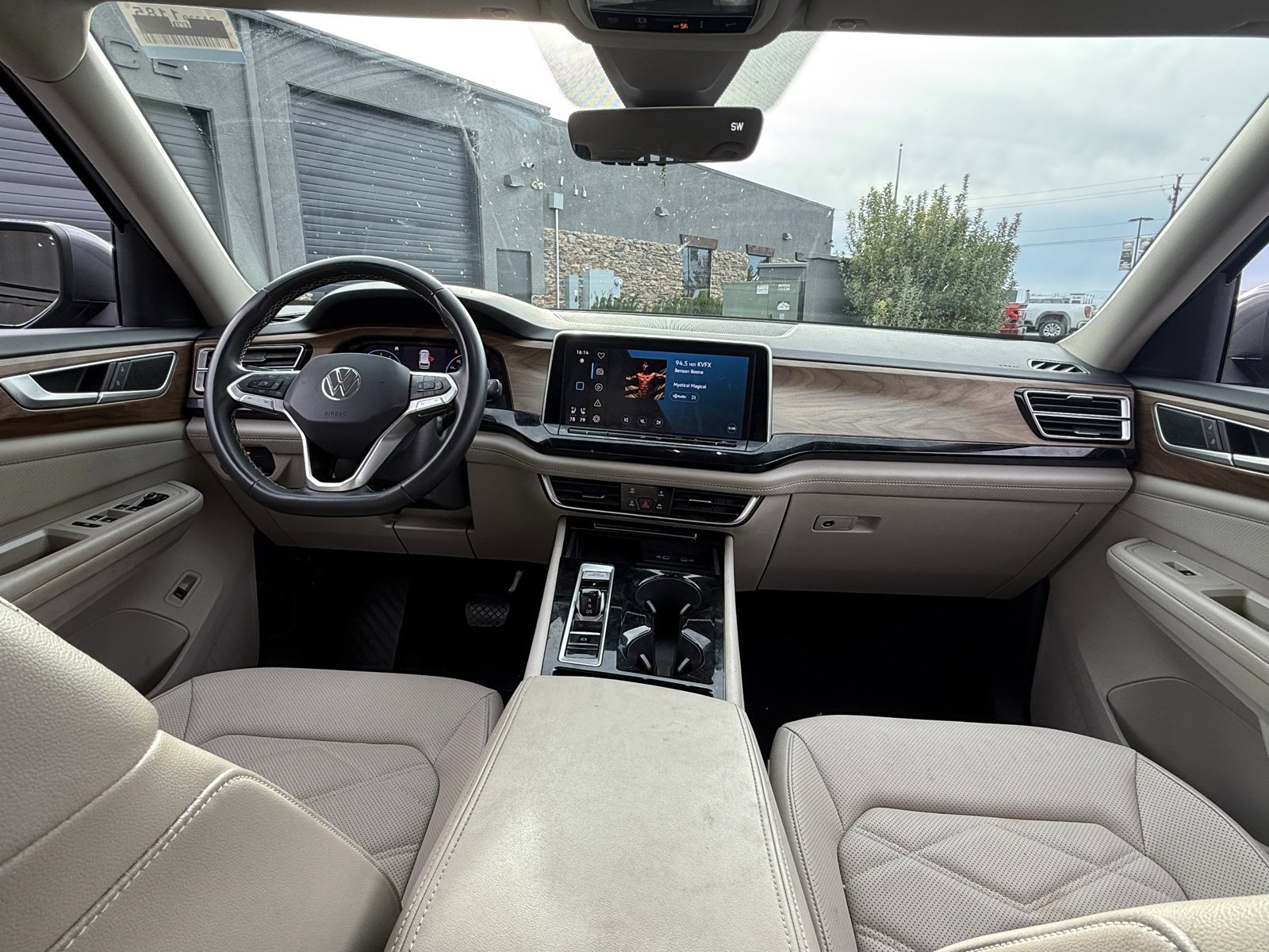 Used 2024 Volkswagen Atlas SE image 14