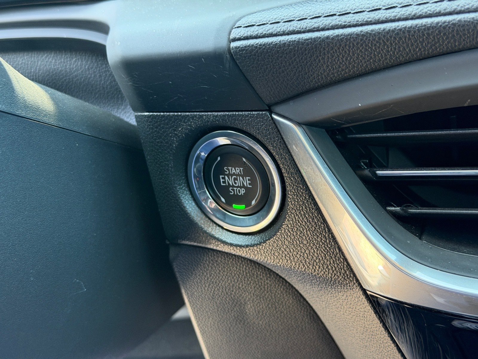 Used 2024 Buick Encore GX Avenir w/ Avenir Technology Package FWD image 28