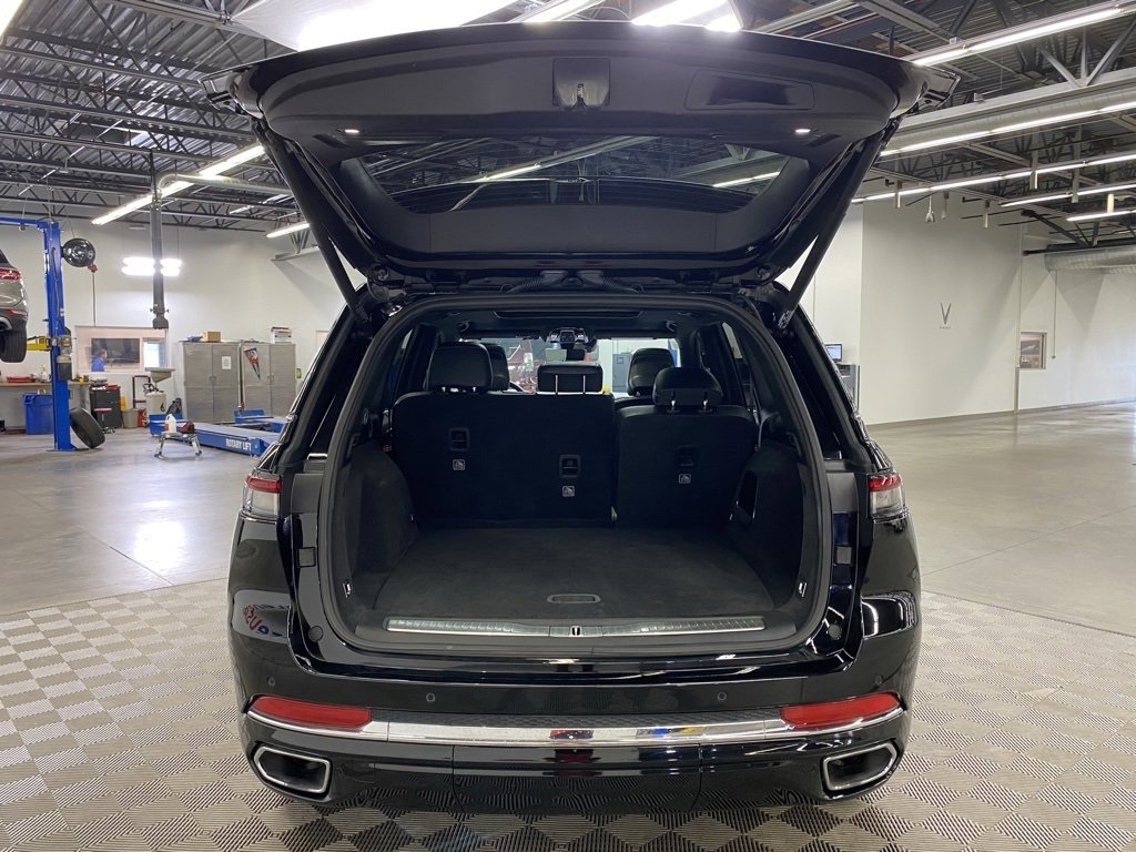 Used 2023 Jeep Grand Cherokee Overland w/ Luxury Tech Group IV image 8