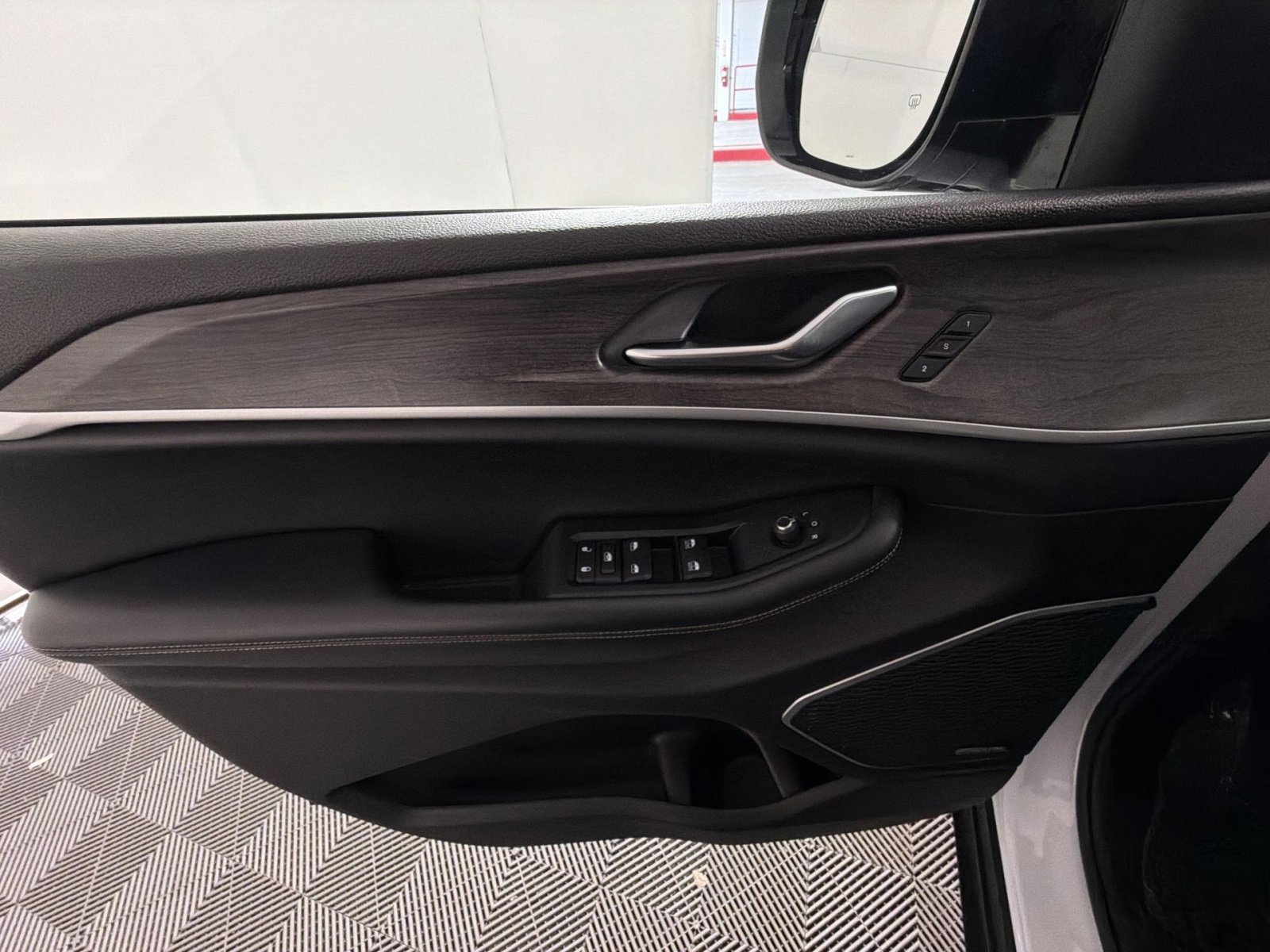 Used 2022 Jeep Grand Cherokee L Limited image 15