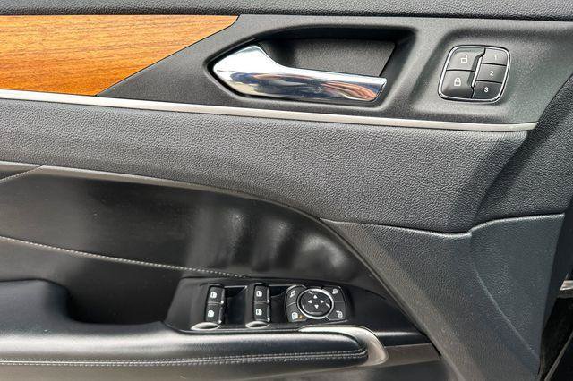 Used 2019 Lincoln MKC Select FWD image 11