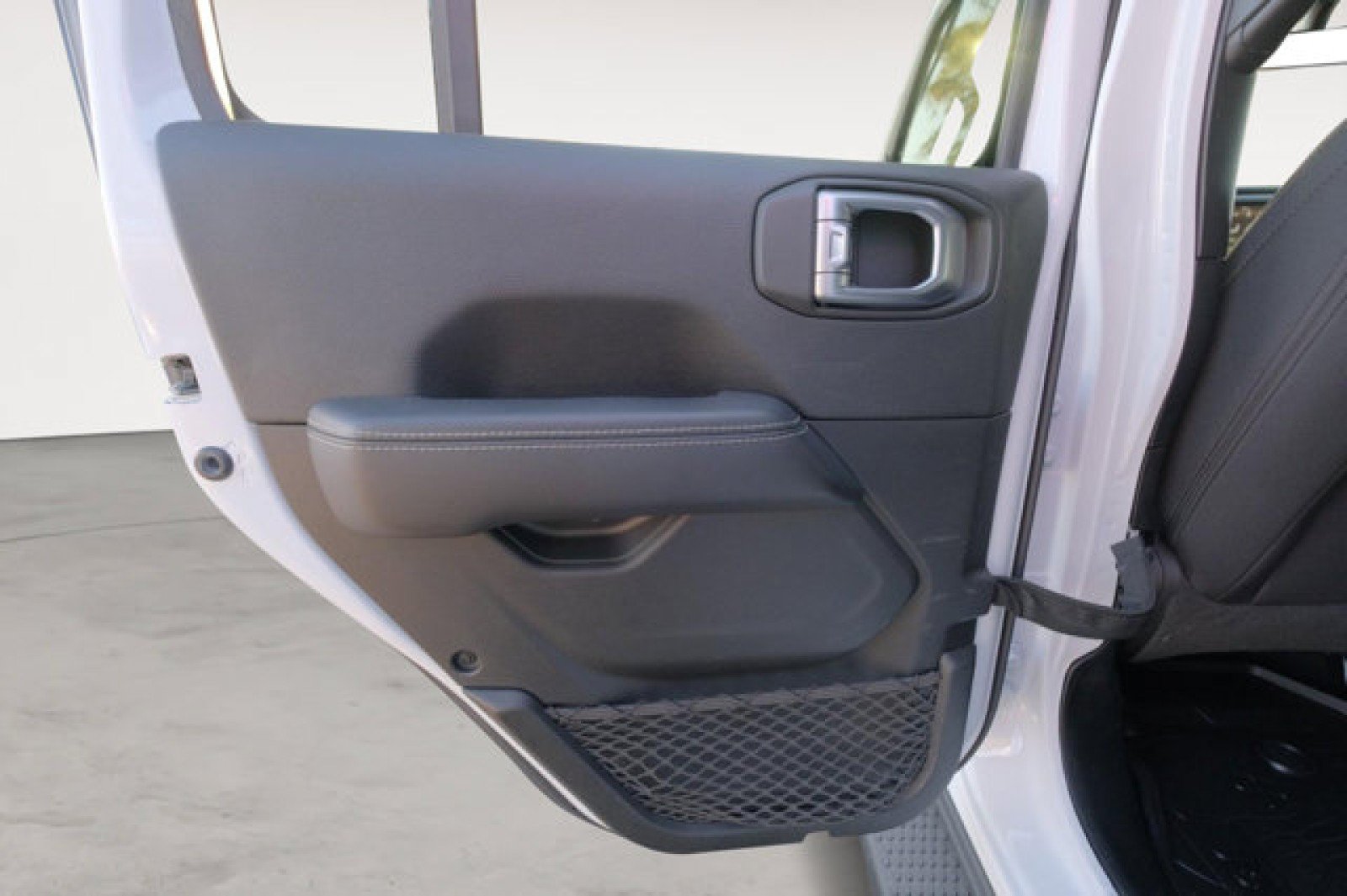 Used 2020 Jeep Wrangler Unlimited Sahara AWD/4WD image 13
