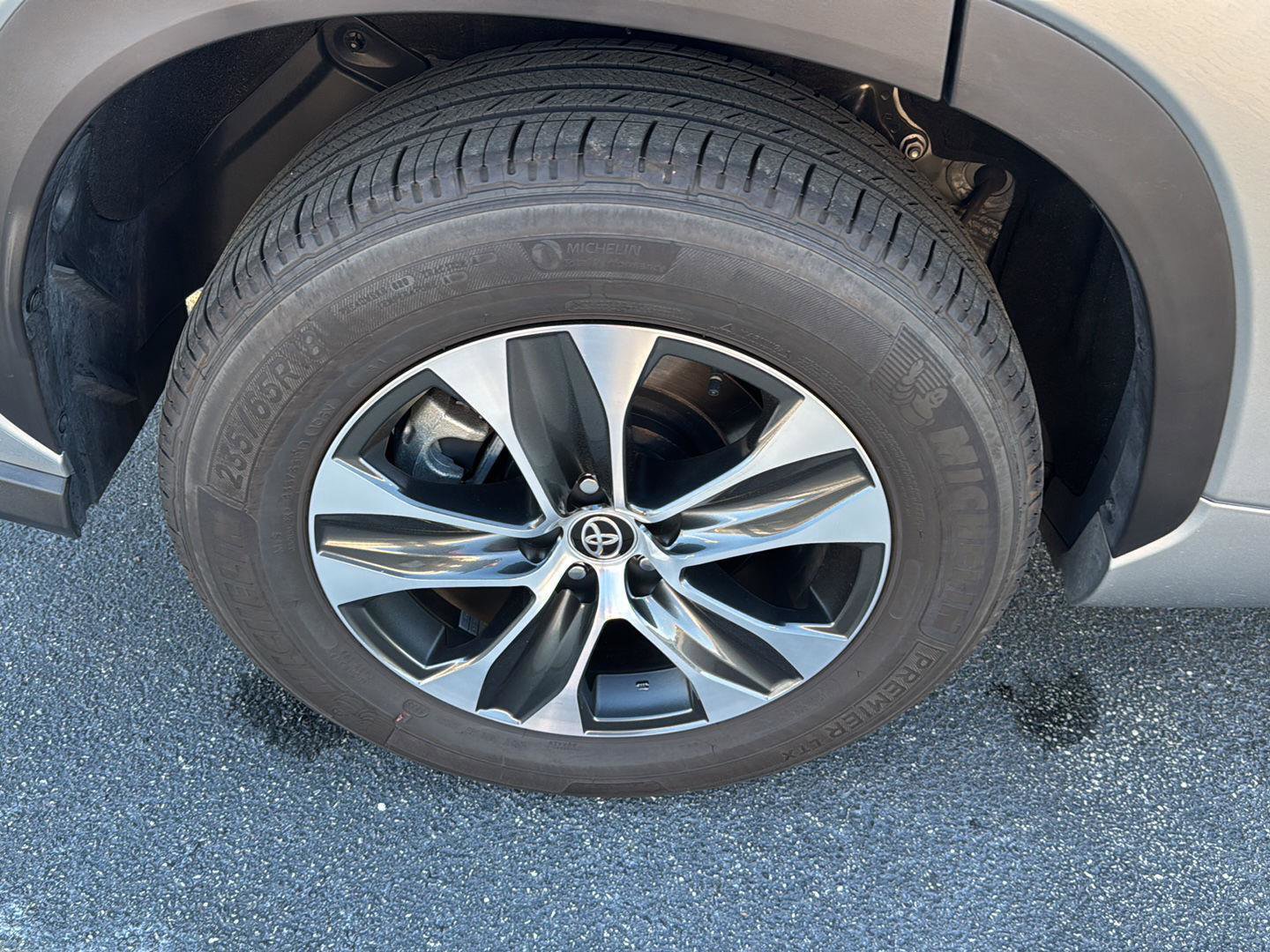 Certified 2025 Toyota Highlander XLE image 33