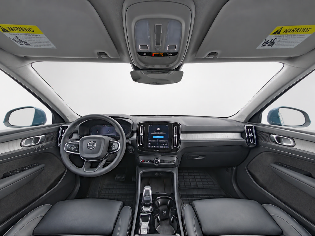 Certified 2024 Volvo XC40 B5 Plus w/ Protection Package Premier AWD/4WD image 13