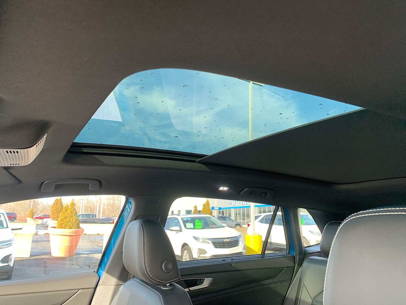 Used 2024 Volkswagen Atlas Cross Sport SEL image 19