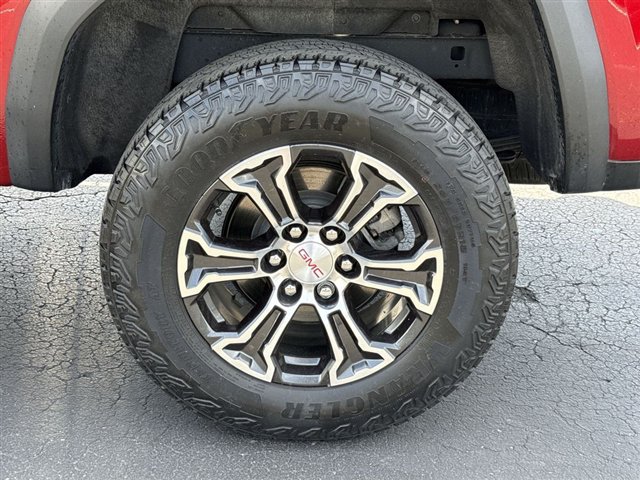 Certified 2023 GMC Canyon AT4 w/ AT4 Premium Package AWD/4WD image 35