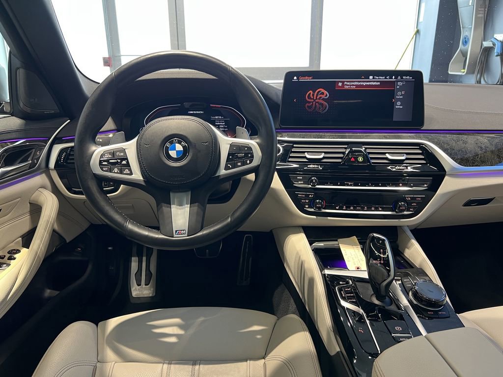 Used 2023 BMW M550i xDrive w/ Dynamic Handling Package image 32