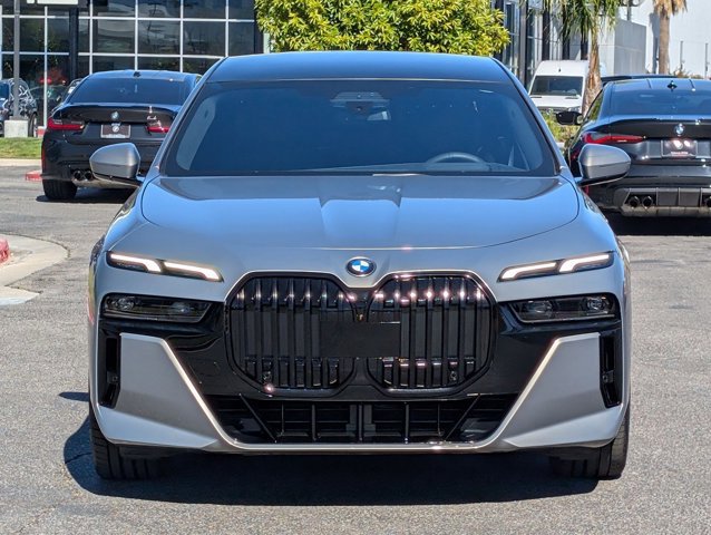 Used 2023 BMW 740i image 2