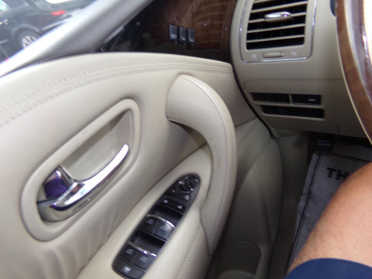 Used 2013 INFINITI QX56 4WD w/ Deluxe Touring Pkg image 62