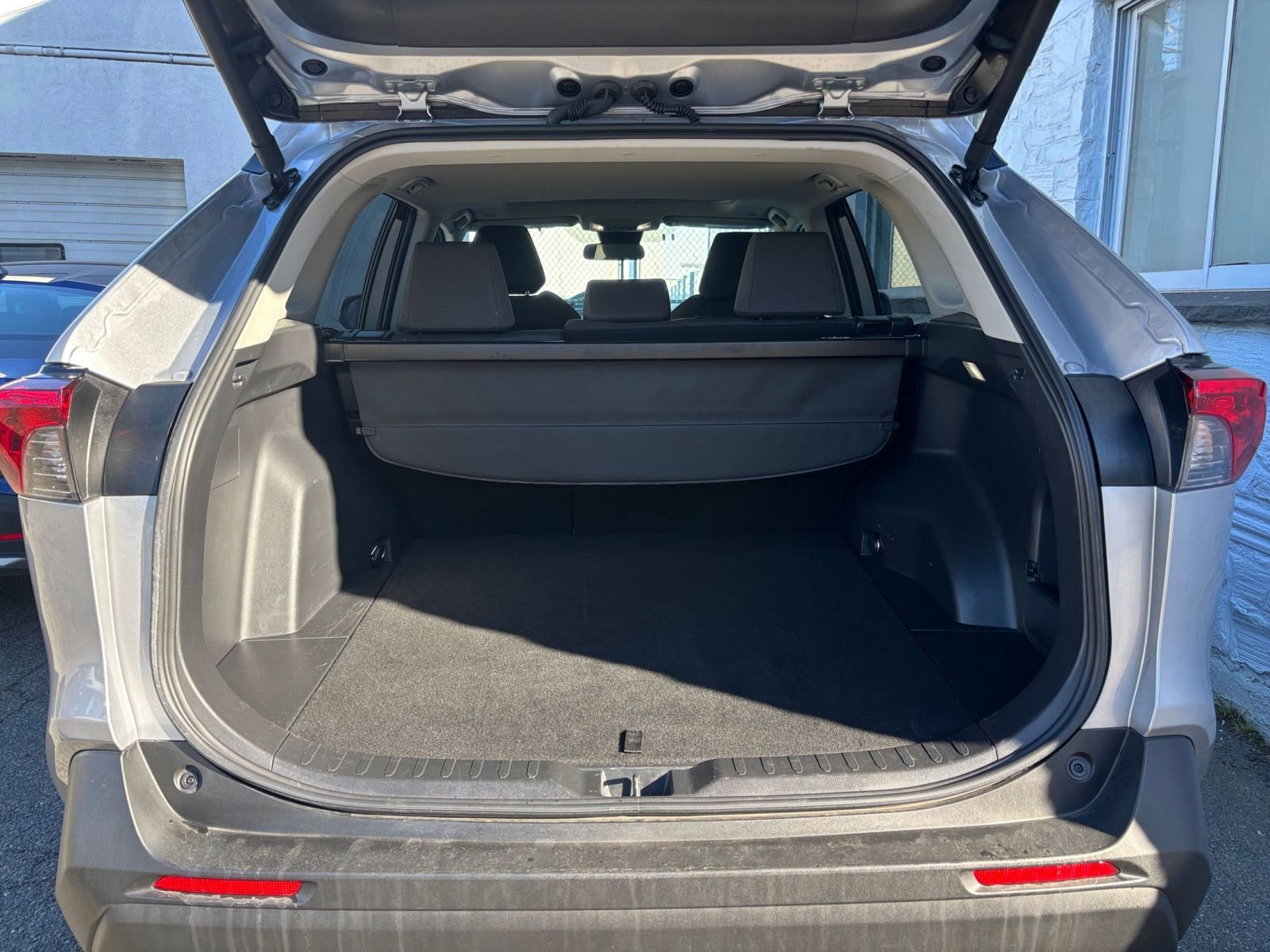 Used 2025 Toyota RAV4 XLE image 29