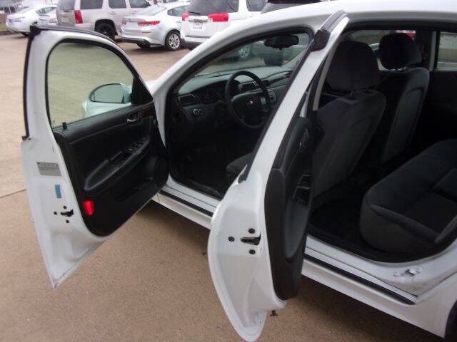 Used 2016 Chevrolet Impala LT FWD image 16