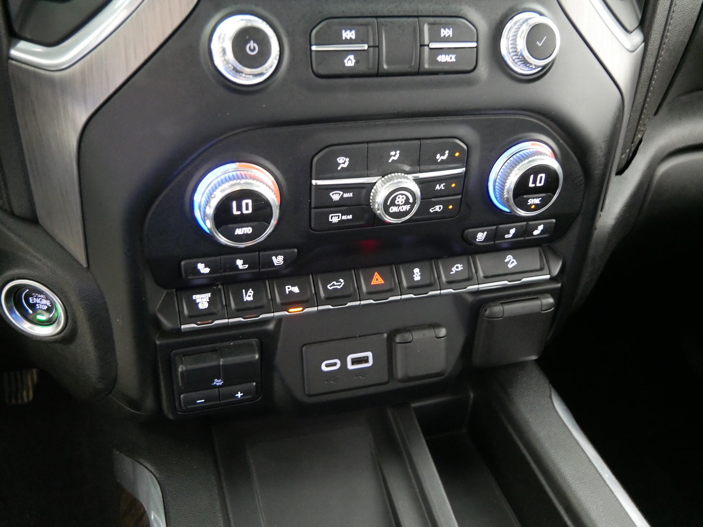 Used 2020 GMC Sierra 2500 Denali w/ Denali Ultimate Package AWD/4WD image 23