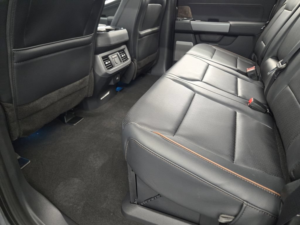 New 2026 Ford F250 Lariat w/ Black Appearance Package AWD/4WD image 27