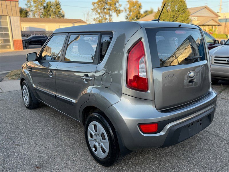 Used 2013 Kia Soul FWD image 6