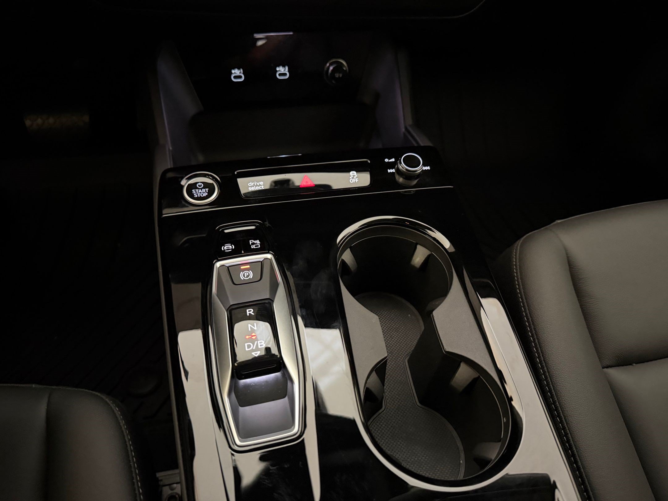 Certified 2025 Audi A6 e-tron Premium w/ Ultra Package RWD image 18