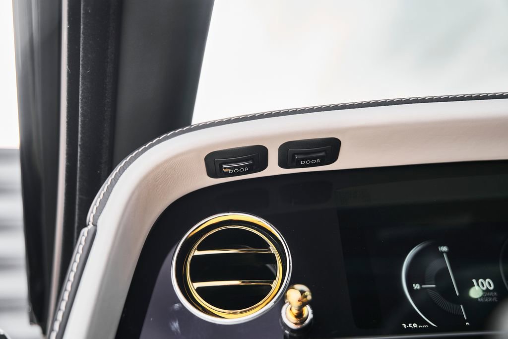 Used 2026 Rolls-Royce Cullinan Black Badge image 58