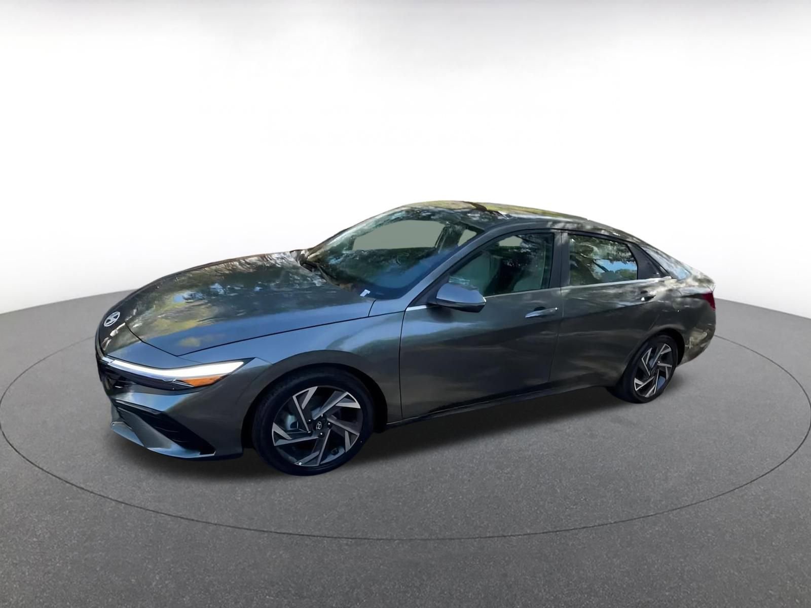 Used 2025 Hyundai Elantra Limited image 8