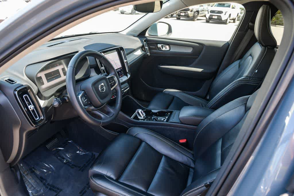 Used 2023 Volvo XC40 B5 Plus AWD/4WD image 16