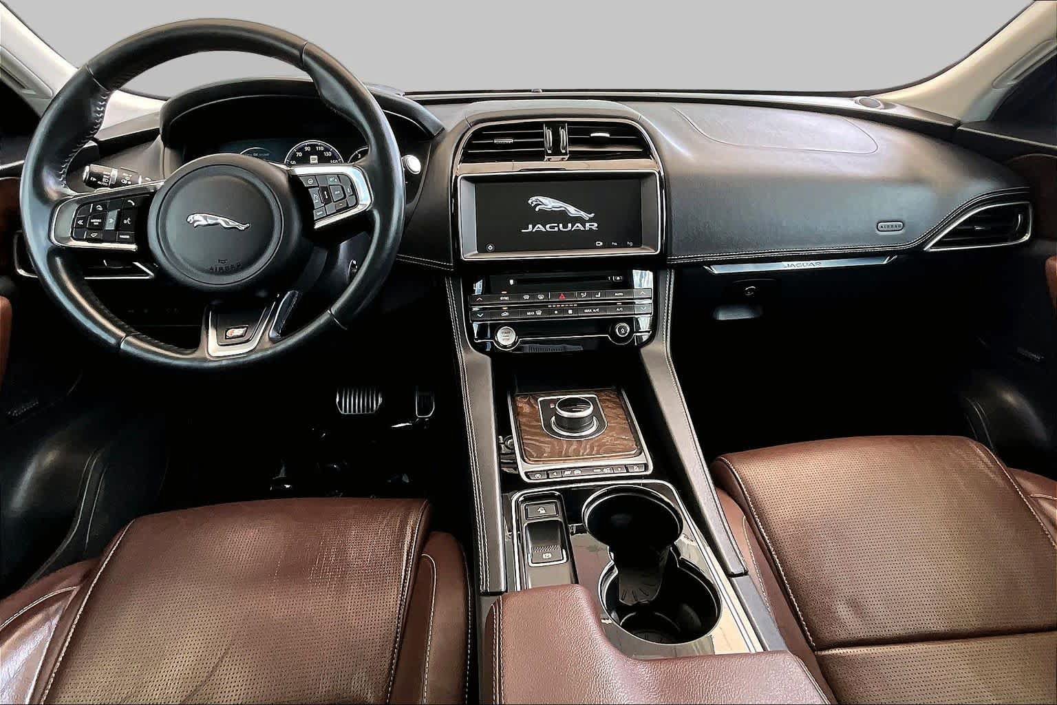Used 2017 Jaguar F-PACE S AWD/4WD image 14