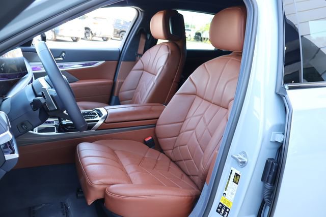 Used 2024 BMW 760i xDrive w/ Executive Package AWD/4WD image 16