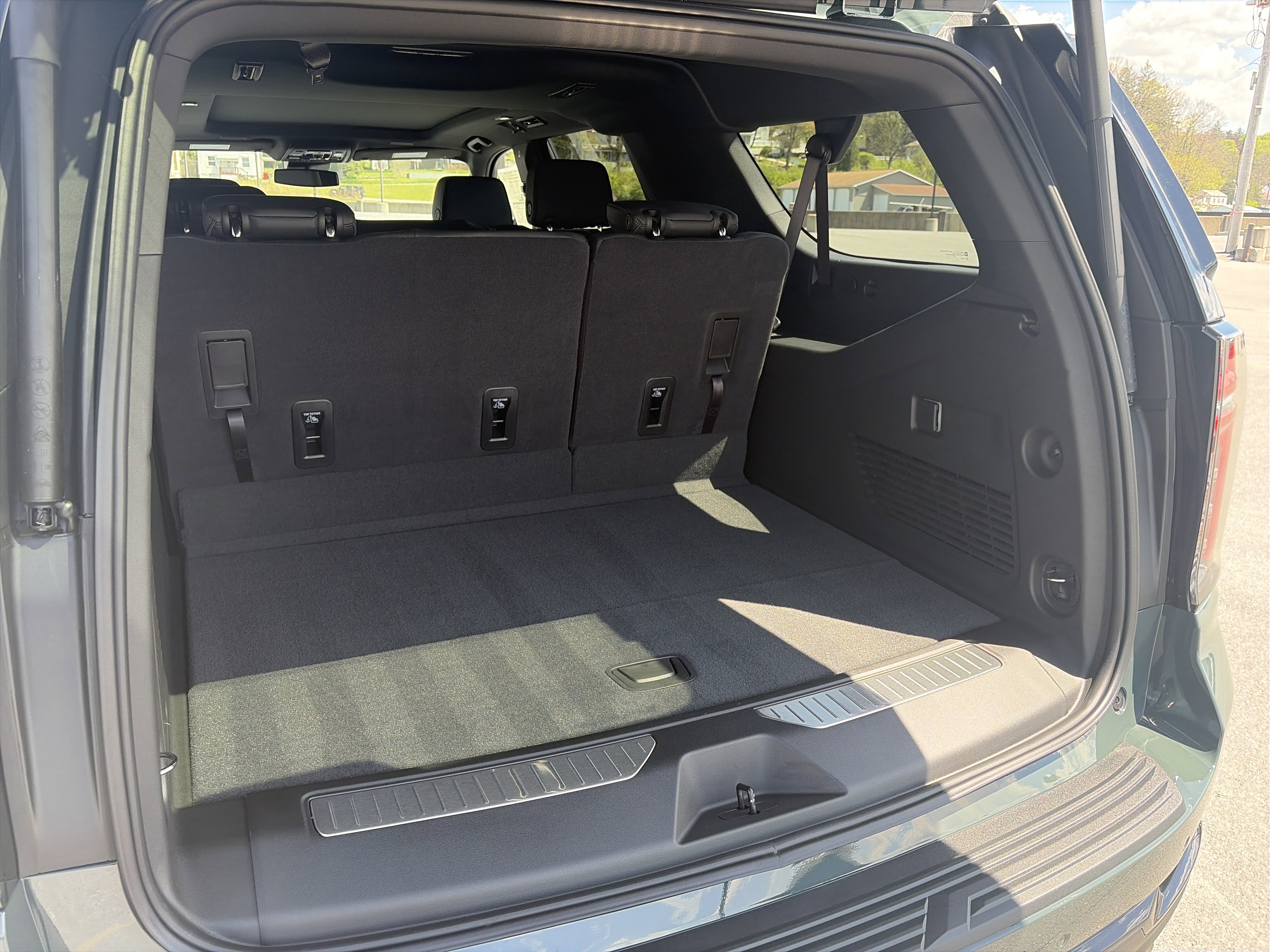 New 2026 Chevrolet Suburban RST w/ Sun And Tow Package AWD/4WD image 6