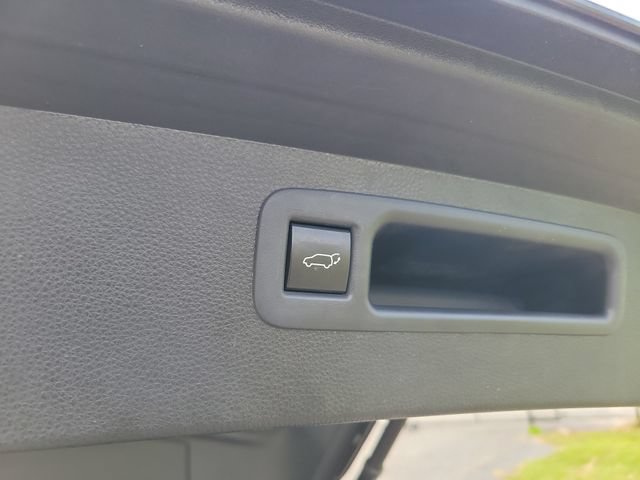 Used 2021 Toyota Highlander XLE FWD image 9