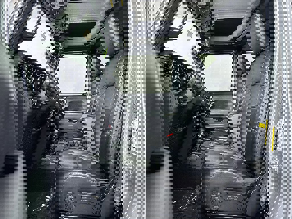 Used 2021 Jeep Wrangler Unlimited Sahara image 5