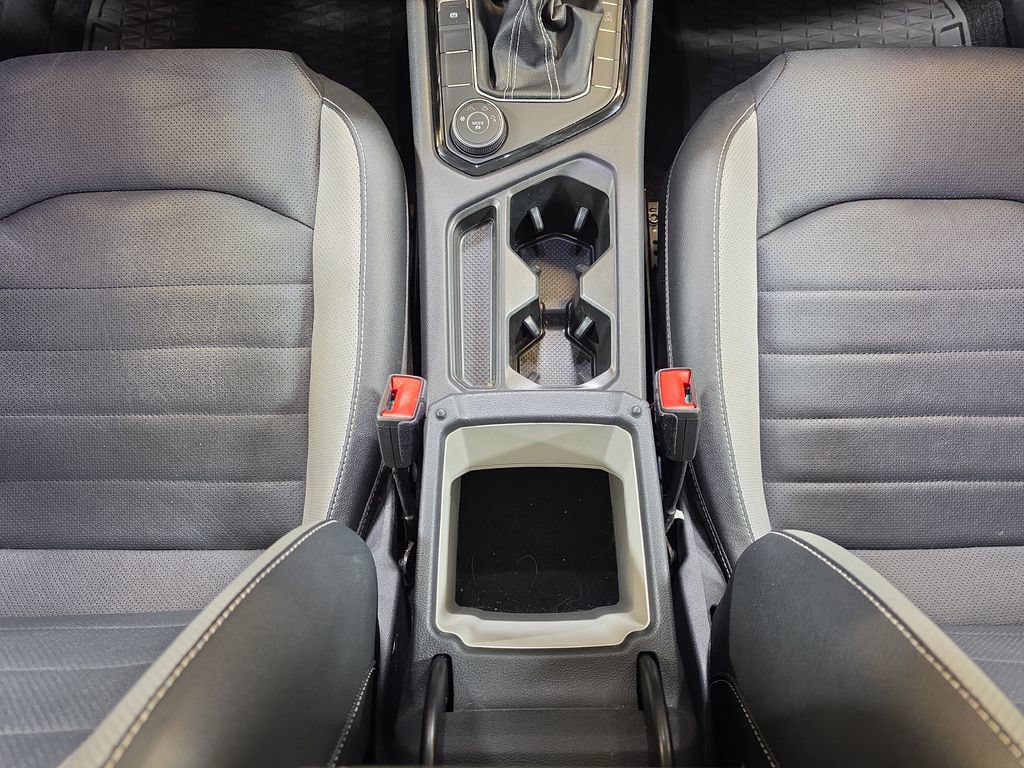 Used 2022 Volkswagen Taos SEL w/ Panoramic Sunroof Package AWD/4WD image 16