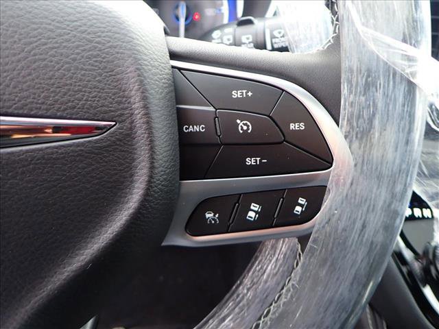 New 2026 Chrysler Pacifica Limited w/ Uconnect Theater Family Group image 19