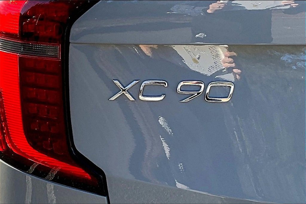 New 2026 Volvo XC90 B6 Plus w/ Protection Package Premier image 8