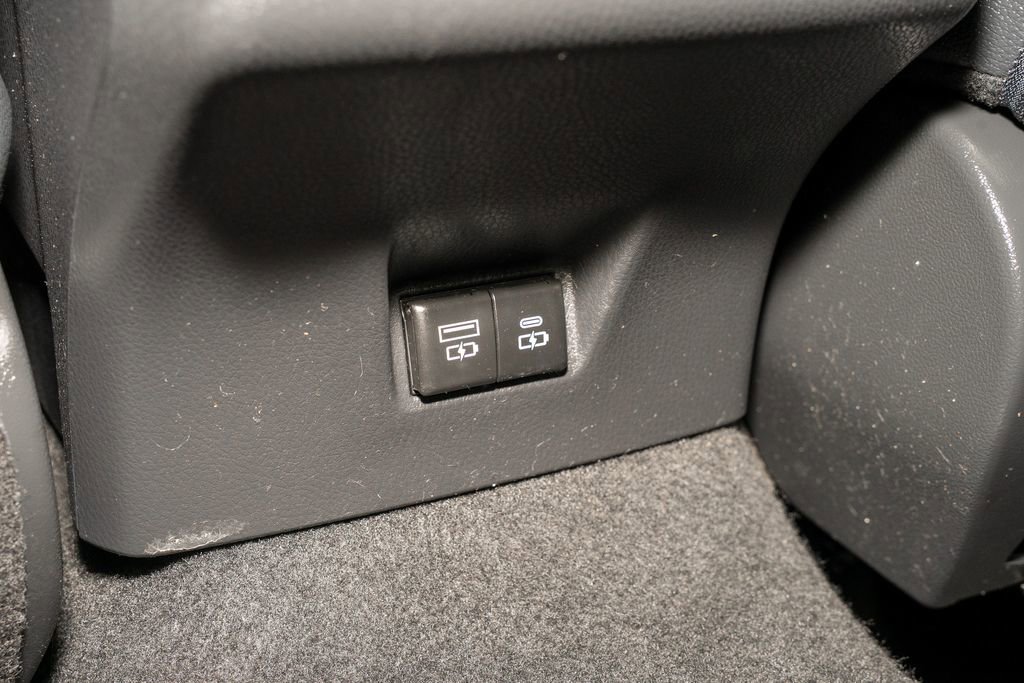 Used 2025 Toyota Camry SE image 7