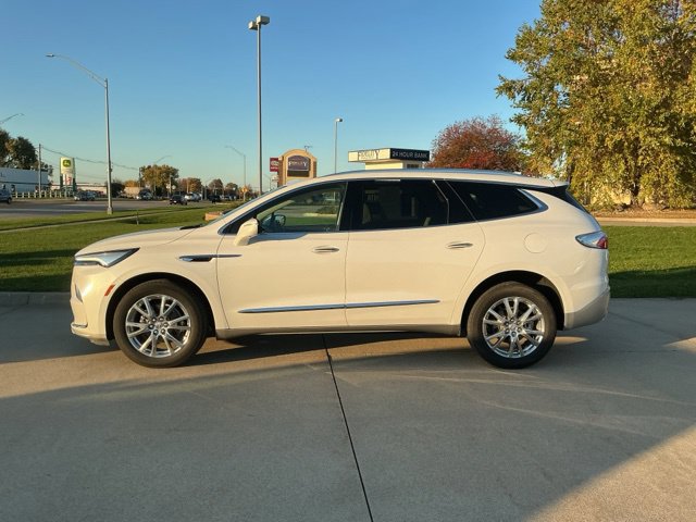 Used 2023 Buick Enclave Essence w/ Experience Buick Package AWD/4WD image 2