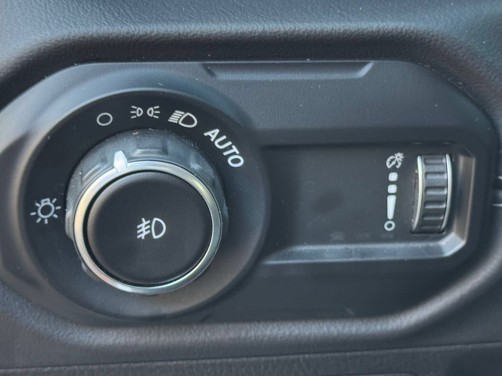 Used 2025 Jeep Wrangler Unlimited Rubicon AWD/4WD image 32