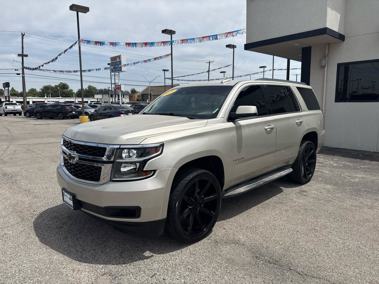Used 2015 Chevrolet Tahoe LT RWD image 2