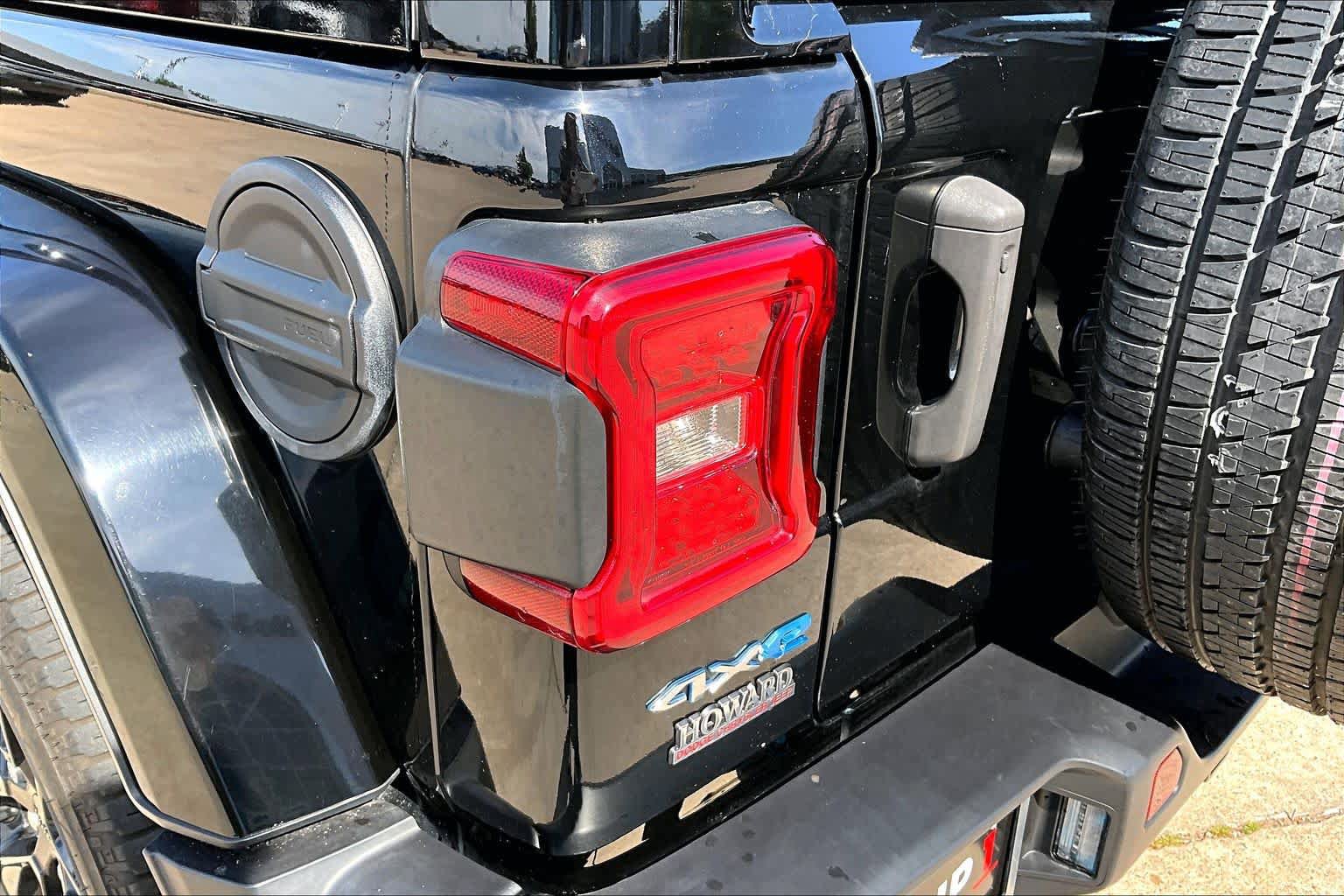Used 2023 Jeep Wrangler Unlimited Sahara AWD/4WD image 29