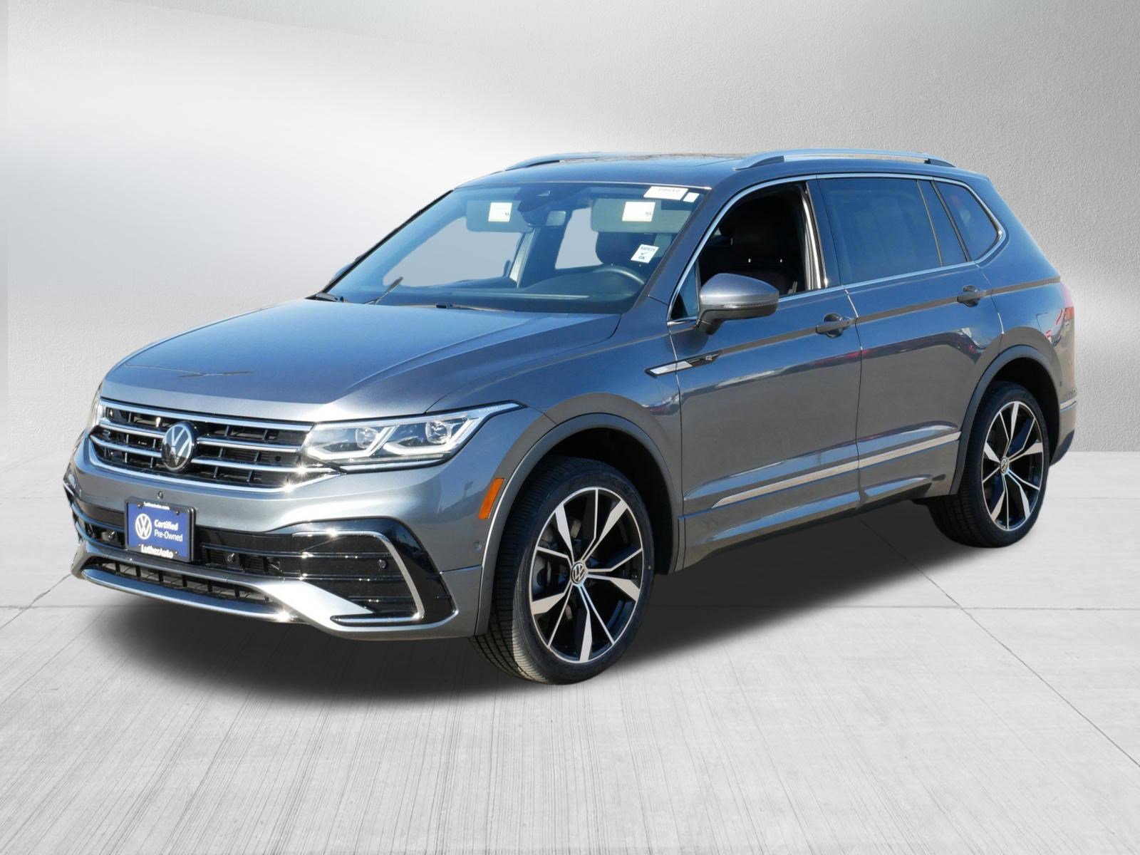 Used 2024 Volkswagen Tiguan SEL R-Line image 3