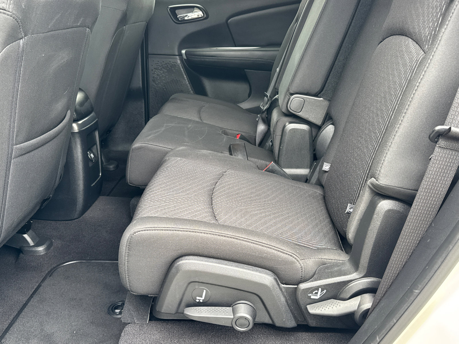 Used 2018 Dodge Journey SE w/ Popular Equipment Group image 19