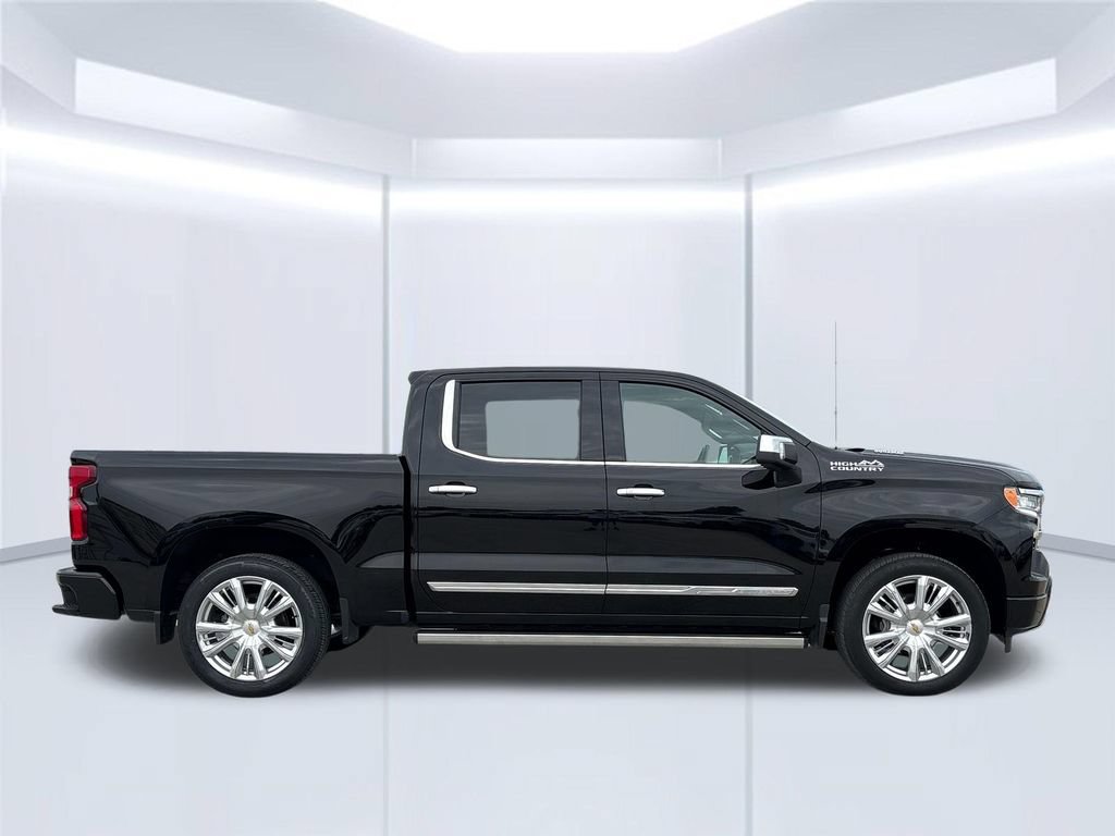 Used 2024 Chevrolet Silverado 1500 High Country w/ High Country Premium Package AWD/4WD image 9