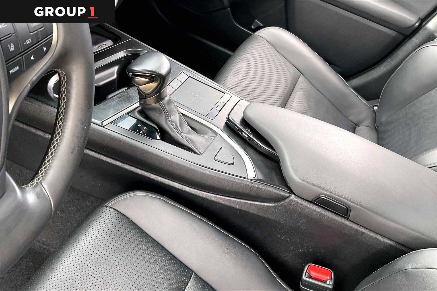 Used 2020 Lexus UX 200 w/ Premium Package image 14