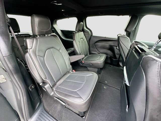 Used 2025 Chrysler Pacifica Limited w/ Uconnect Theater Family Group AWD/4WD image 31