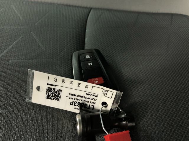 Used 2021 Toyota RAV4 XLE AWD/4WD image 29