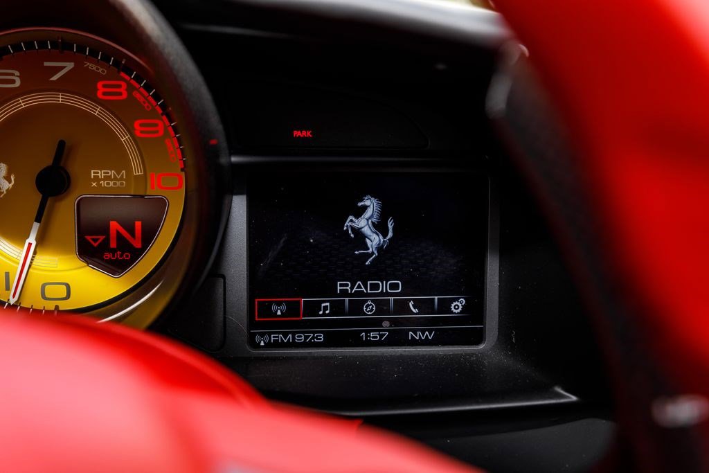 Used 2018 Ferrari 488 Spider image 31